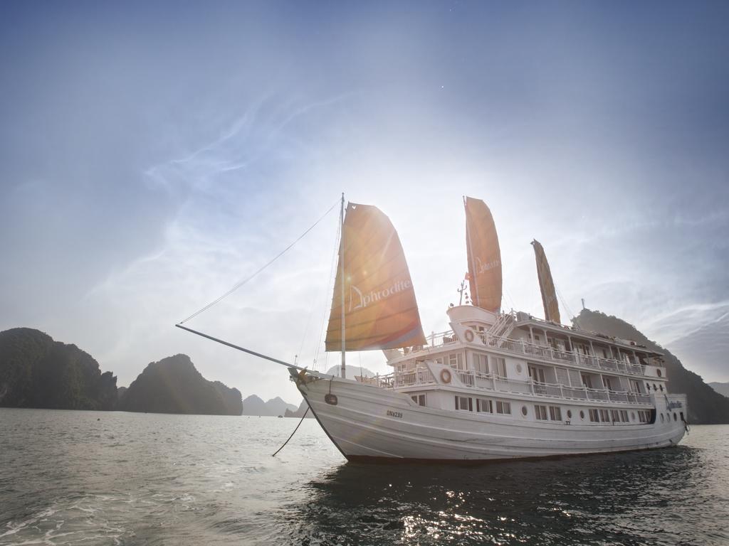 Aphrodite Cruise Ha Long Exterior photo